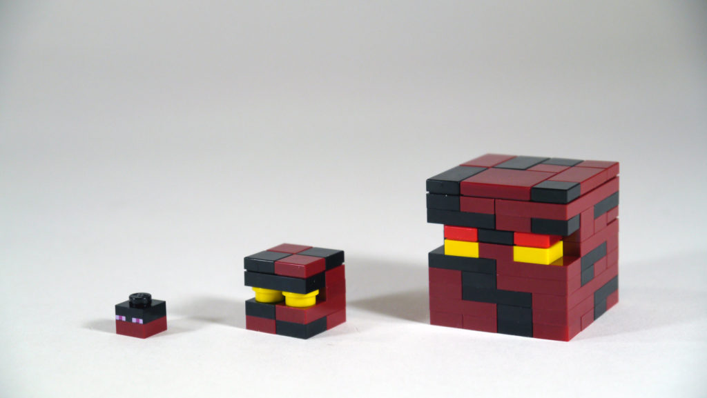 trzy kostki z klocków lego