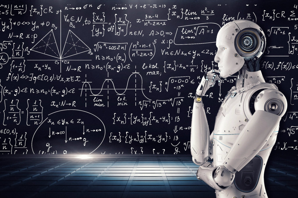 robot na tle tablicy z wzorami matematycznymi